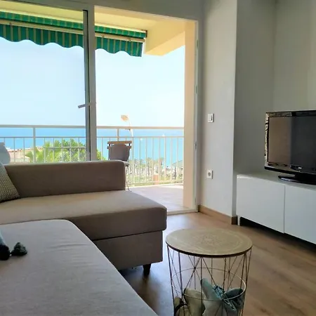 Mercedes 2 Bedroom, Sea Views טורמולינוס